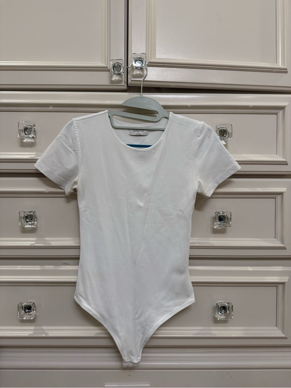 Aritzia Babaton Contour White Short-Sleeve Bodysuit